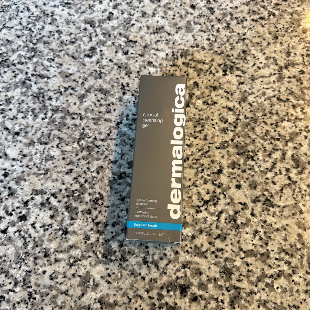 Dermalogica Cleansing Gel in Gray and Blue